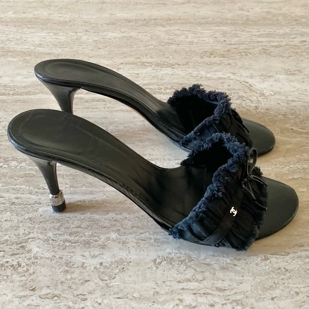 Vintage Chanel Ruffle CC Bow Mule Sandal Heels - Picture 3 of 7